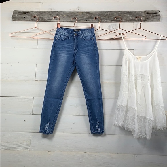 Tushy Technology Jean, Lifts and Shapes. - Picture 3 of 7